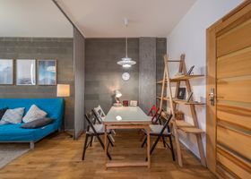 The Shape of a Shared Table